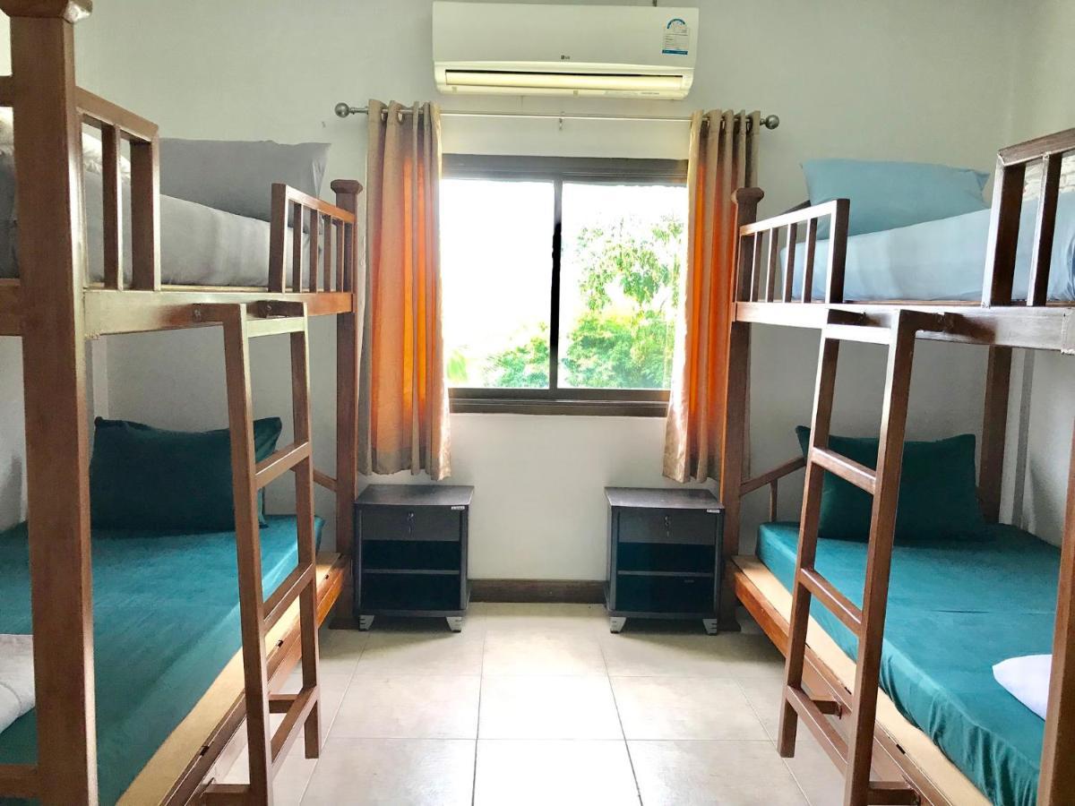 Hiranyika Cafe & Bed Hostel Koh Samui Buitenkant foto