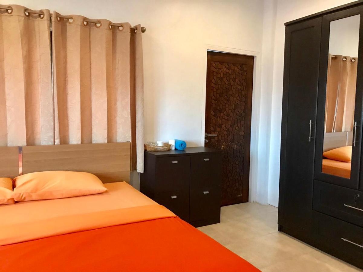 Hiranyika Cafe & Bed Hostel Koh Samui Buitenkant foto