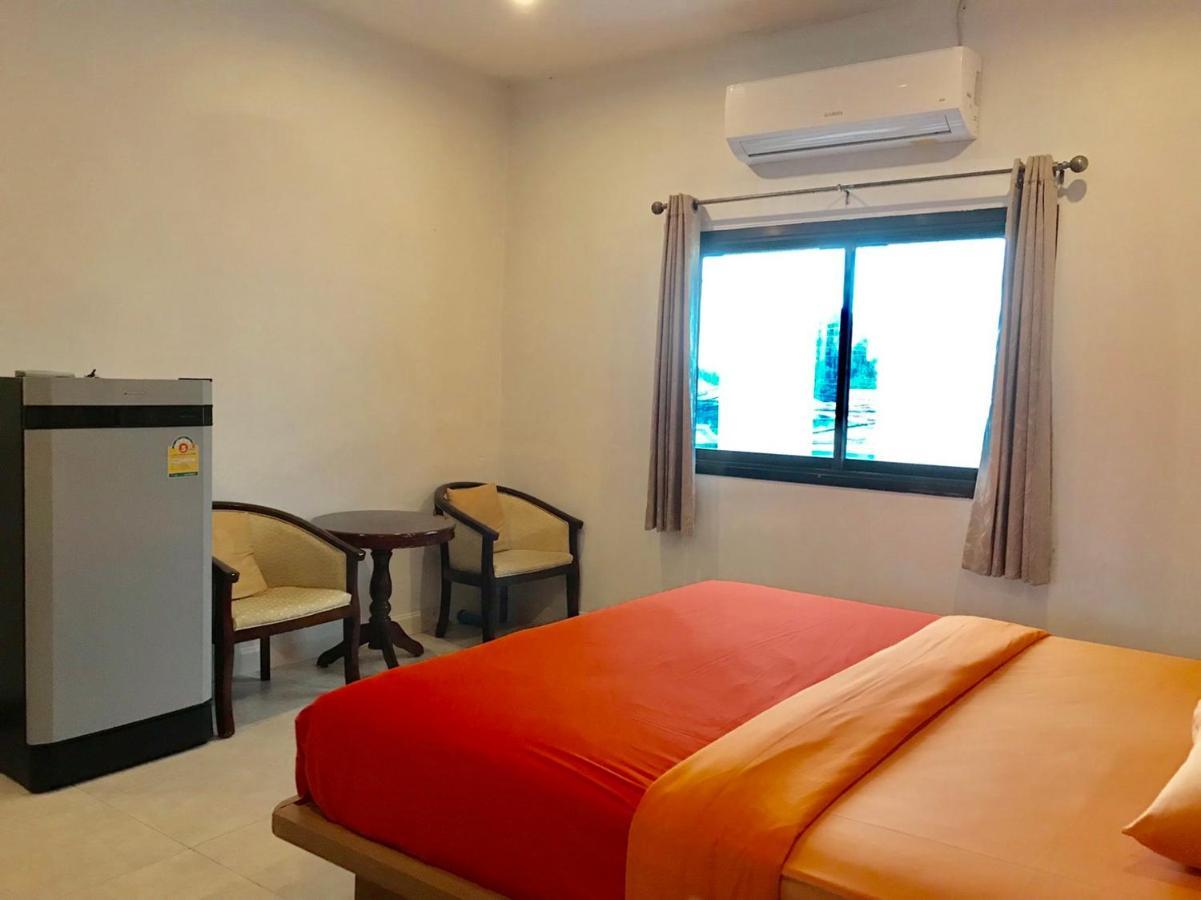 Hiranyika Cafe & Bed Hostel Koh Samui Buitenkant foto