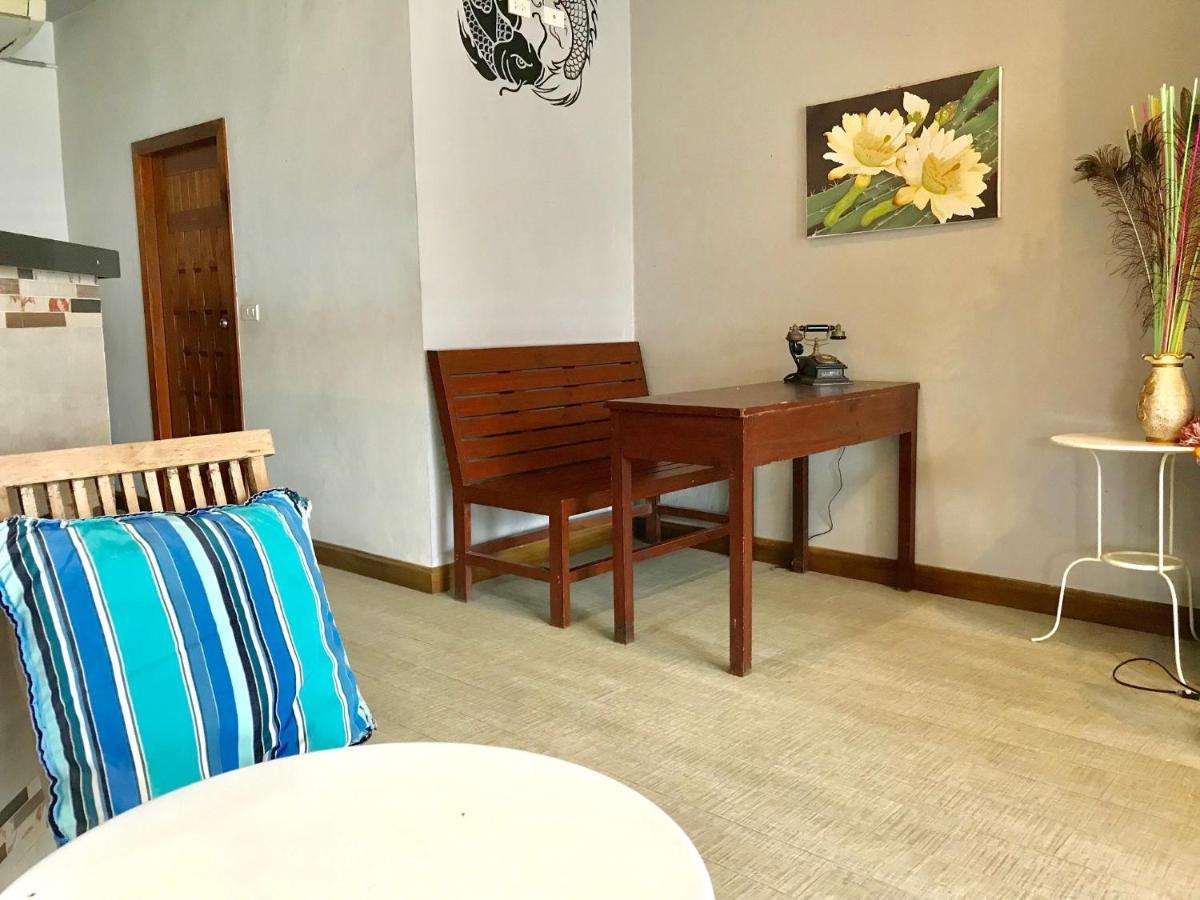Hiranyika Cafe & Bed Hostel Koh Samui Buitenkant foto