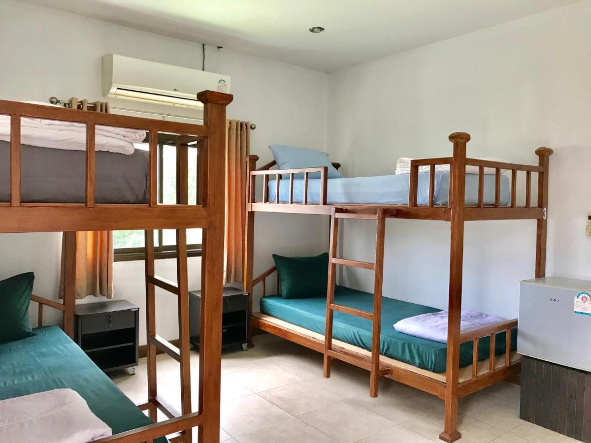 Hiranyika Cafe & Bed Hostel Koh Samui Buitenkant foto