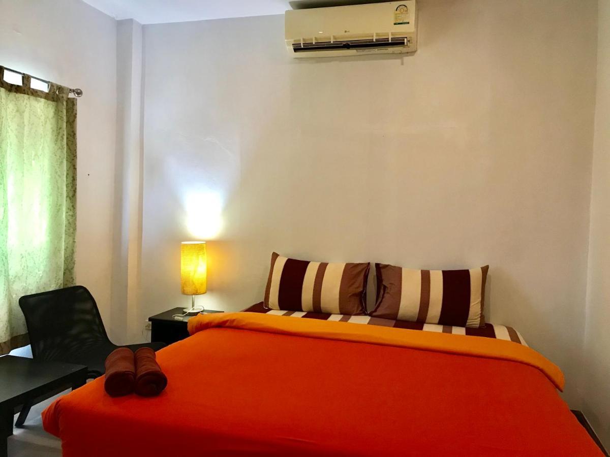 Hiranyika Cafe & Bed Hostel Koh Samui Buitenkant foto
